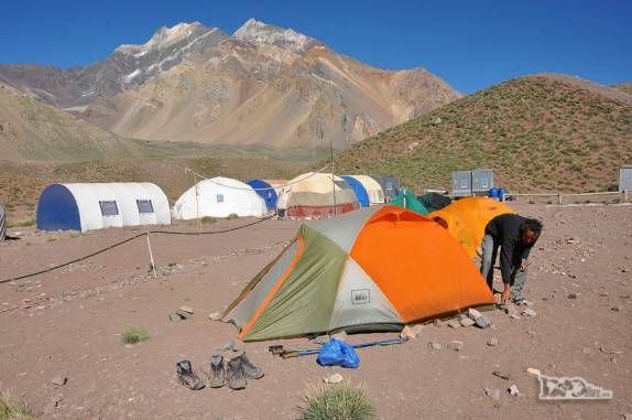 Hora de desmontar a barraca no acampamento de Confluencia e deixar o Parque provincial Aconcagua, na região de Mendoza, oeste da Argentina